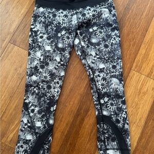 Lululemon Athletica Black and Gray Leggings Dynamic Pattern